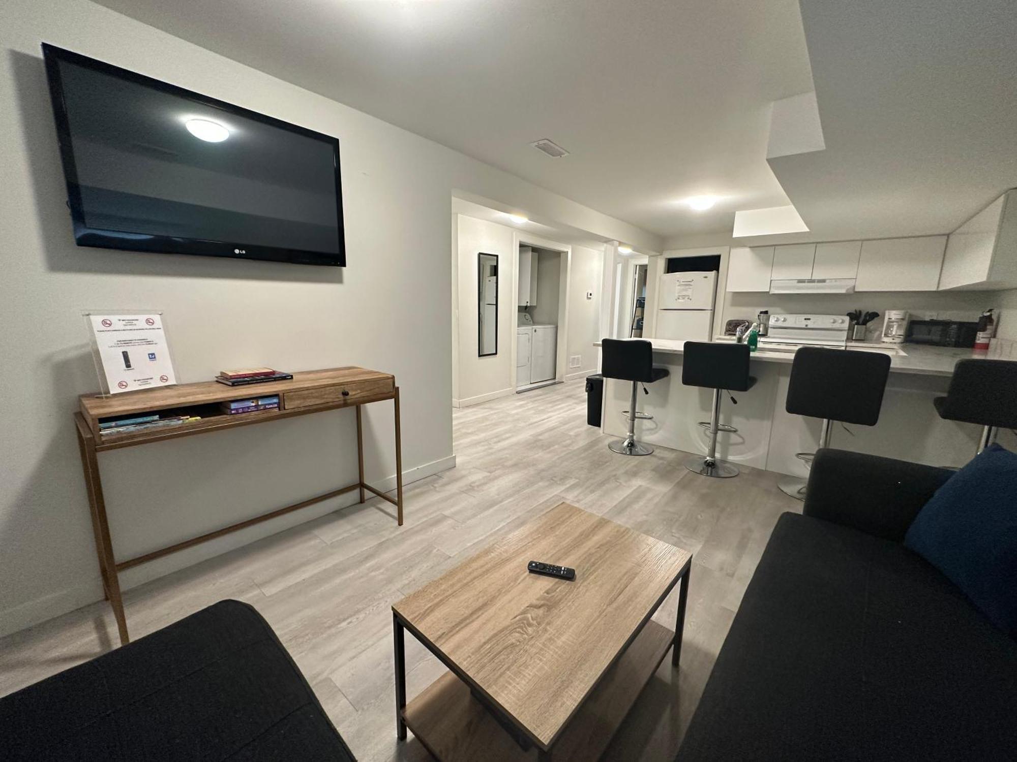 Comfy 2 Bedroom Near The Beach! Pickering Exterior foto