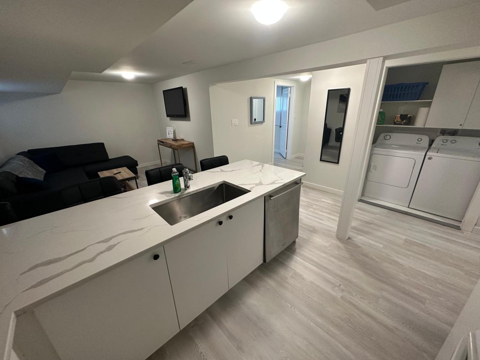 Comfy 2 Bedroom Near The Beach! Pickering Exterior foto